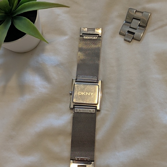 DKNY watch - Picture 3 of 3